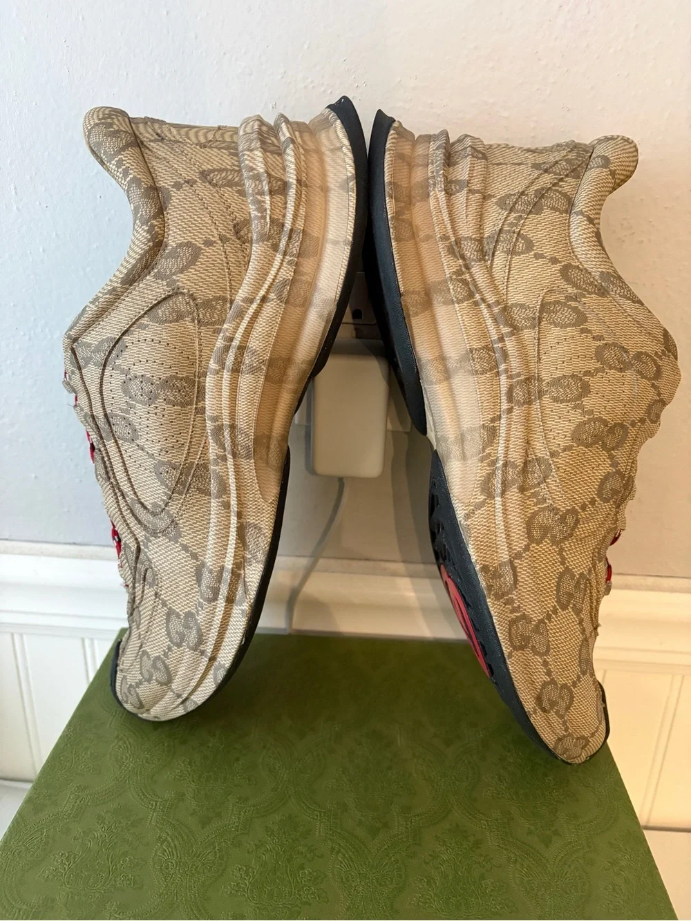 Gucci Run Sneakers size 10